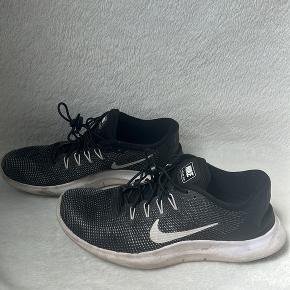 Nike Running Shoes - Picture 2 of 5